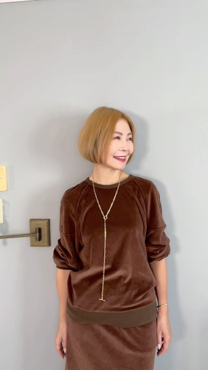 Apple Body Shape Outfits That Flatter Your Figure (9 Ideas) 9 Woman in brown velvet top and skirt set with a long gold necklace.