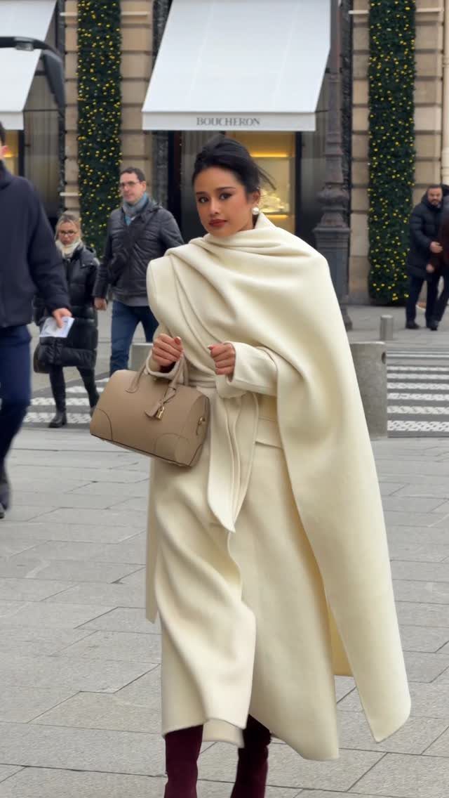 Women's Scarf Coat: 12 Ideas to Try This Season 12 Woman in a cream coat and matching oversized scarf holding a beige handbag.